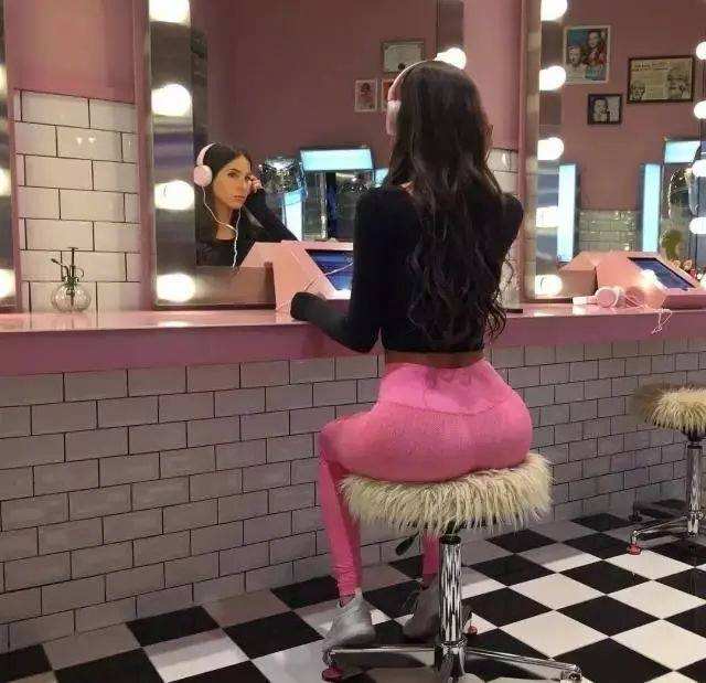 中国阿姨带外国人高喊I love China