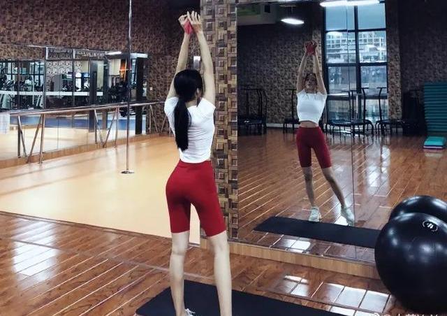 王毅同伊朗外长阿拉格齐通电话