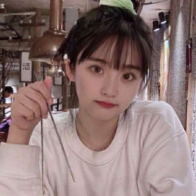 陆毅女儿的长腿太惊人，在上百人中一眼就能认出来