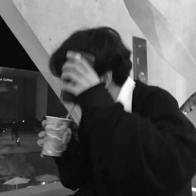俄乌战场惊现持枪机器人